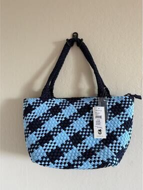 Wild fox woven tote bag
